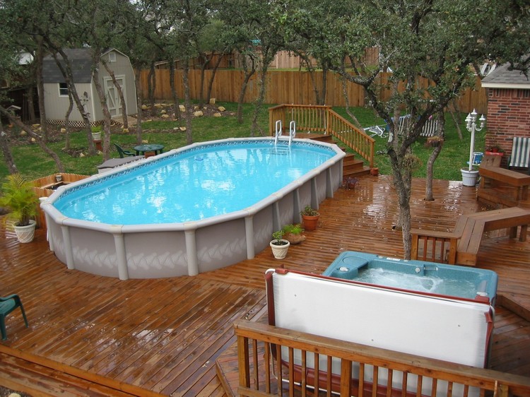 idée-décoration-tour-de-piscine-semi-encastrée-terrasse-bois-bain à remous